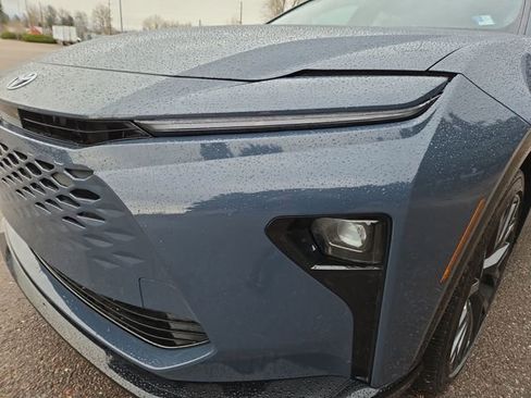 Used 2025 Toyota Crown Signia image 4