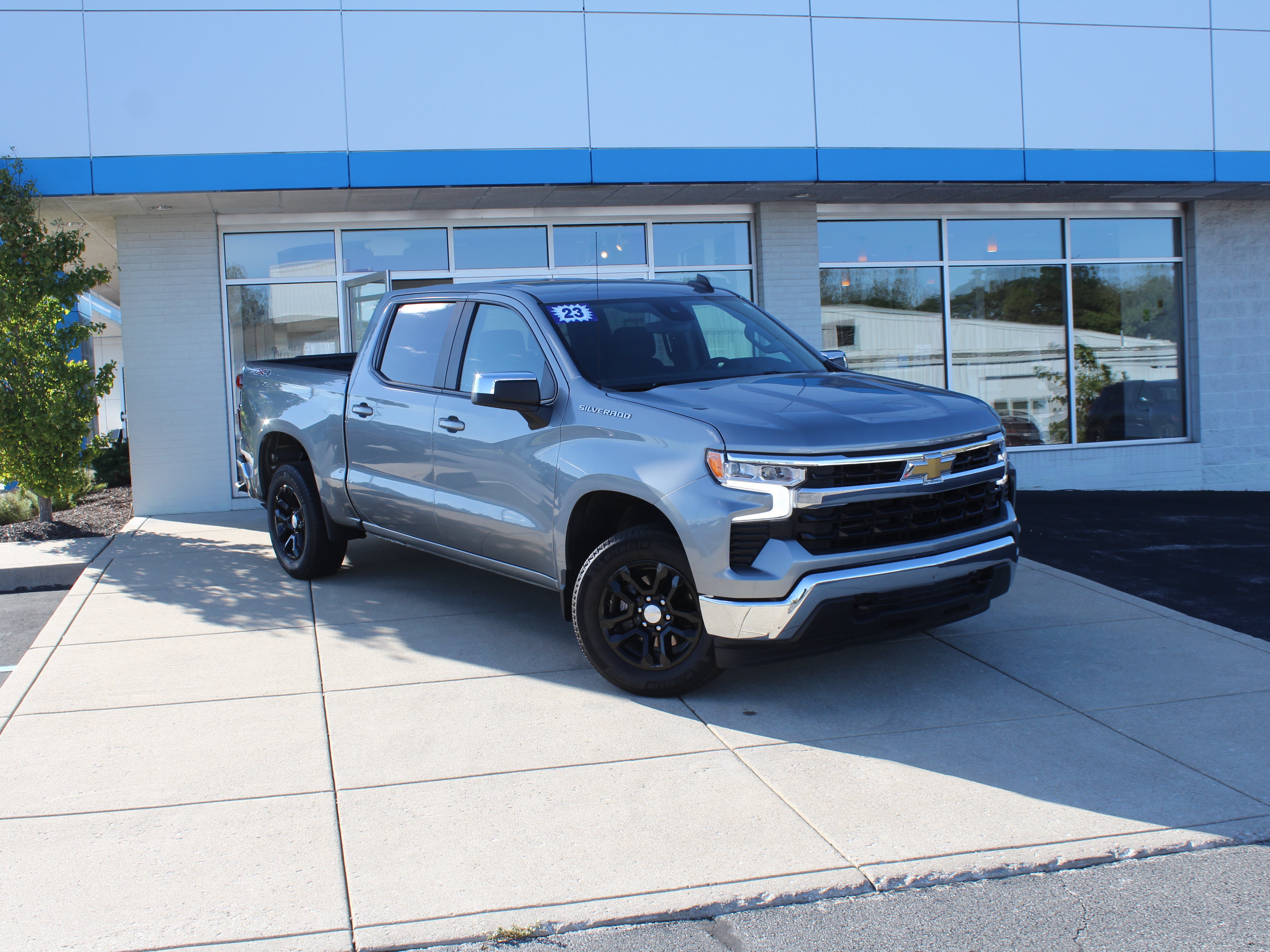 Used 2023 Chevrolet Silverado 1500 LT AWD/4WD image 4