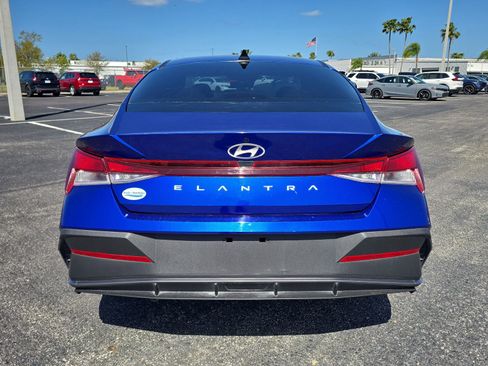 Used 2024 Hyundai Elantra SE image 5