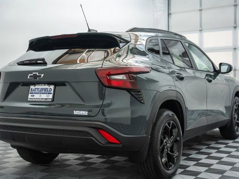 New 2026 Chevrolet Trax LT w/ Sunroof Package FWD image 5