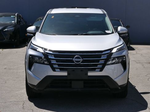 Used 2024 Nissan Rogue SV FWD image 8