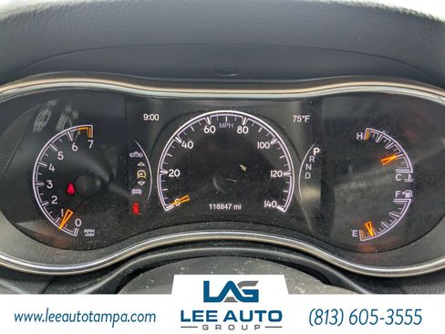 Used 2017 Jeep Grand Cherokee Laredo w/ Quick Order Package 2BE image 26