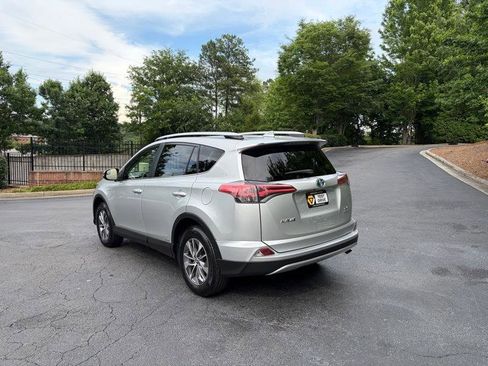 Used 2016 Toyota RAV4 XLE AWD/4WD image 5