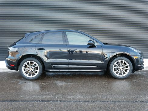 Used 2024 Porsche Macan image 25