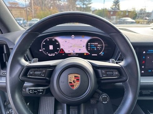 Used 2024 Porsche Cayenne w/ Premium Package image 24