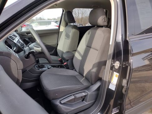 Used 2021 Volkswagen Tiguan S image 2