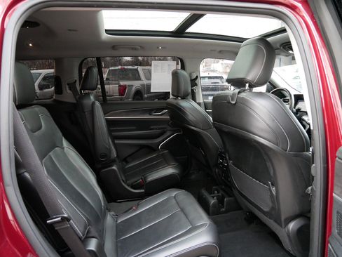 Used 2022 Jeep Grand Cherokee L Limited image 24