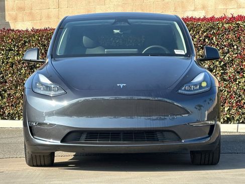 Used 2025 Tesla Model Y Long Range image 9