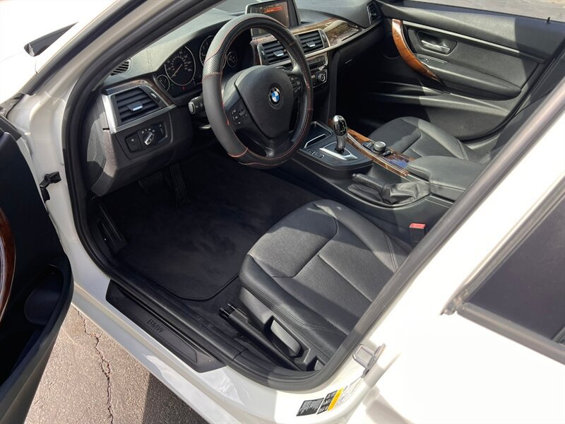 Used 2016 BMW 320i xDrive Sedan AWD/4WD image 12