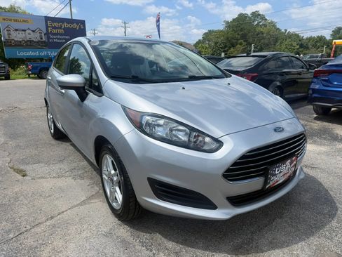 Used 2018 Ford Fiesta SE FWD image 4