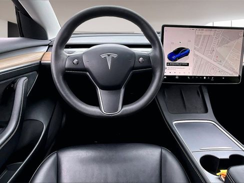 Used 2023 Tesla Model 3 Standard Range image 8