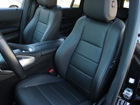 Used 2025 Mercedes-Benz GLS 450 4MATIC image 10