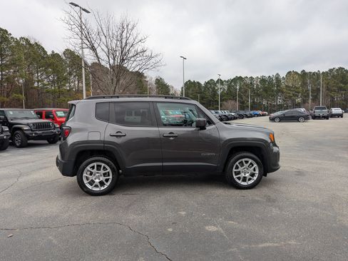 Used 2020 Jeep Renegade Latitude w/ Popular Equipment Group image 4