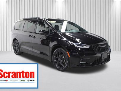 Used 2025 Chrysler Pacifica Limited