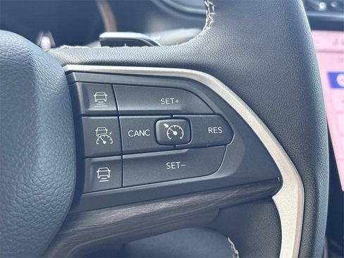 New 2025 Jeep Grand Cherokee Limited w/ Black Appearance Package image 28