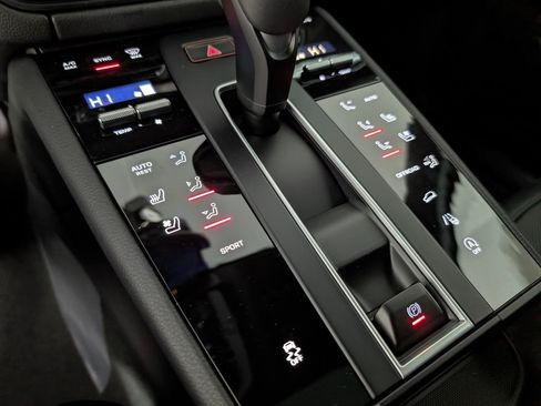 New 2026 Porsche Macan image 31