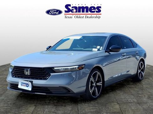 Used 2025 Honda Accord Sport image 3