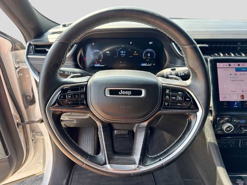 Used 2022 Jeep Grand Cherokee Overland AWD/4WD image 23