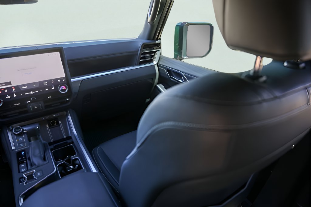 Used 2025 Lexus GX 550 w/ Accessory Package (2T) AWD/4WD image 29