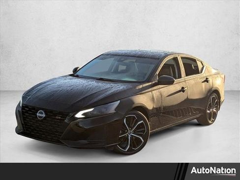Used 2023 Nissan Altima 2.5 SR w/ SR Premium Package image 1