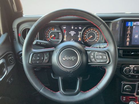 Used 2024 Jeep Gladiator Rubicon w/ Safety Group AWD/4WD image 10