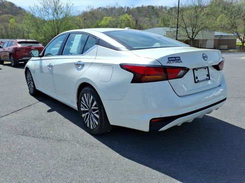 Used 2025 Nissan Altima 2.5 SV FWD image 3