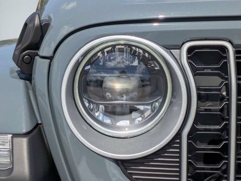 New 2026 Jeep Wrangler Unlimited Sahara AWD/4WD image 9