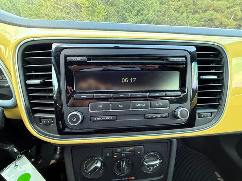 Used 2014 Volkswagen Beetle 1.8T image 15