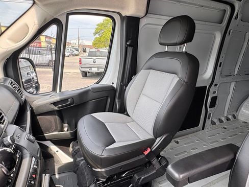 Used 2026 RAM ProMaster 2500 w/ Convenience Group FWD image 18