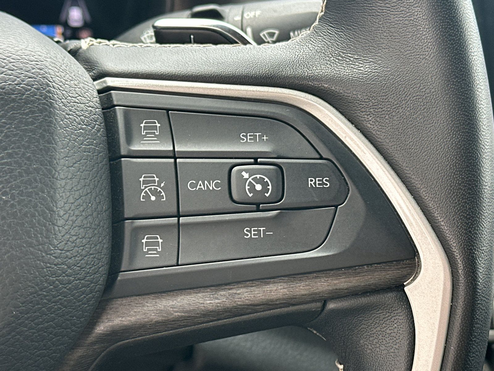 Used 2022 Jeep Grand Cherokee L Limited AWD/4WD image 19
