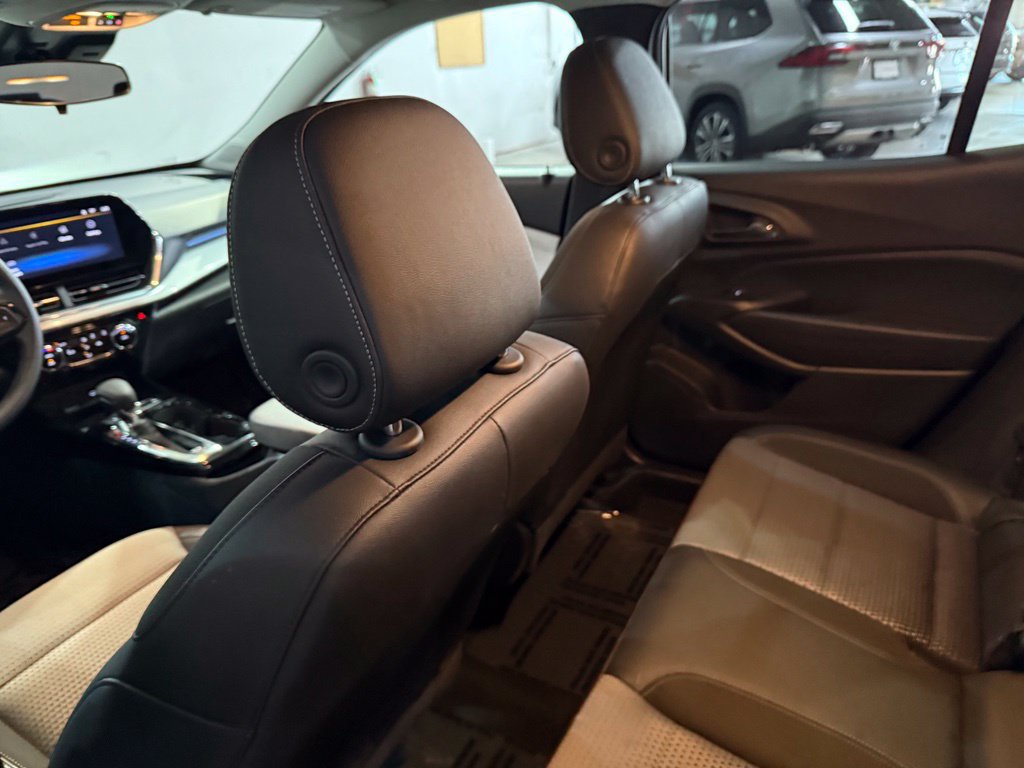 Used 2025 Chevrolet Trax LT FWD image 31