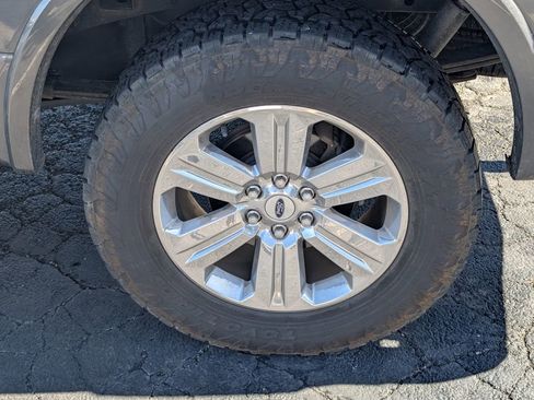 Used 2018 Ford F150 Lariat w/ Equipment Group 502A Luxury image 22