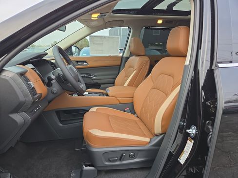 New 2026 Nissan Pathfinder Platinum image 10