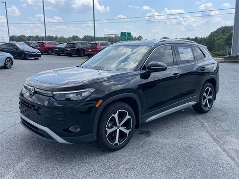 New 2025 Volkswagen Tiguan SE FWD image 9