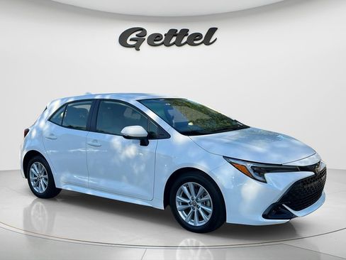 Used 2025 Toyota Corolla SE FWD image 3