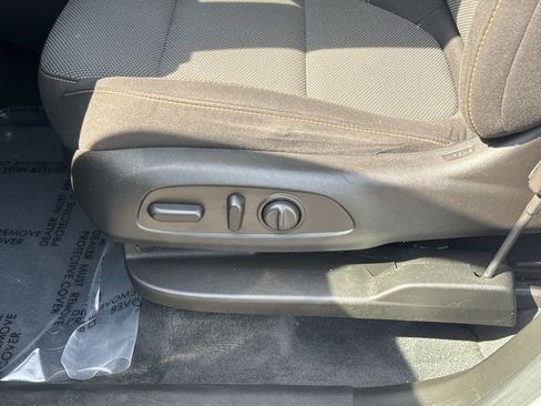 Used 2021 Chevrolet Traverse LT FWD image 14