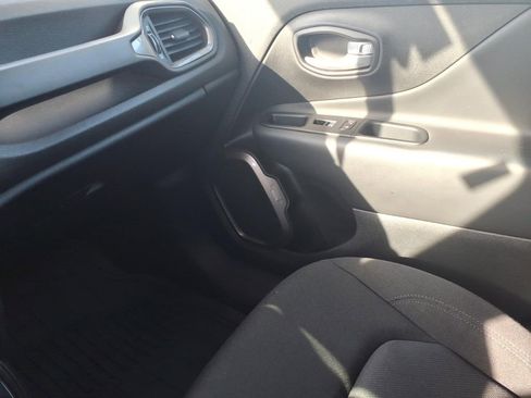 Used 2023 Jeep Renegade Latitude image 23