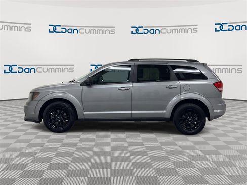 Used 2020 Dodge Journey SE w/ SE Popular Equipment Group image 5