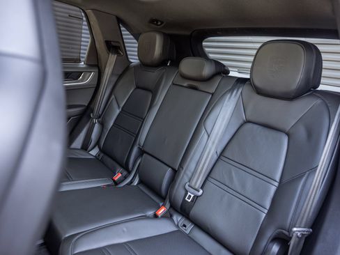 Certified 2024 Porsche Cayenne AWD/4WD image 17