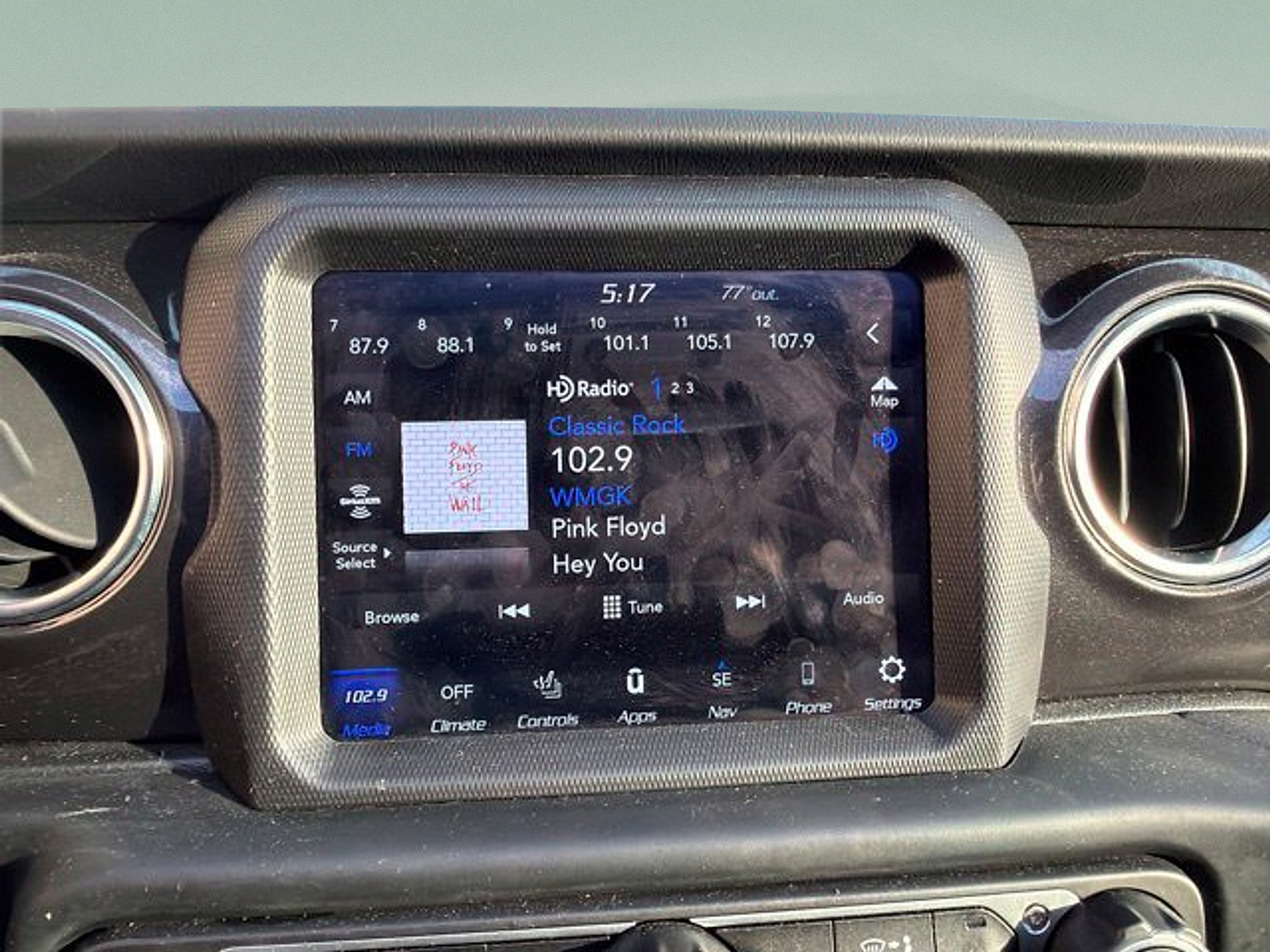 Used 2021 Jeep Wrangler Unlimited Sahara AWD/4WD image 23
