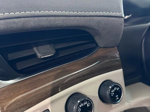 Used 2019 Cadillac Escalade Luxury image 33