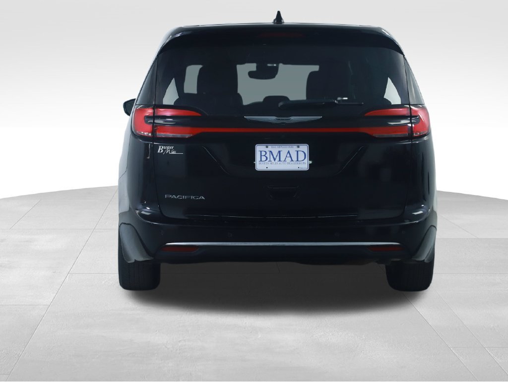 Used 2024 Chrysler Pacifica Touring-L FWD image 12