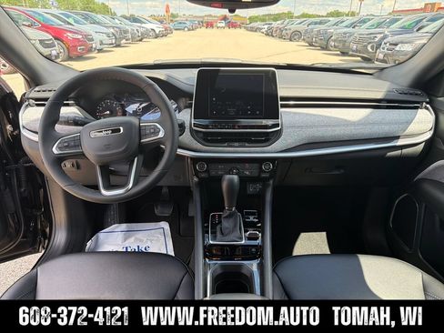 Used 2026 Jeep Compass Latitude AWD/4WD image 12