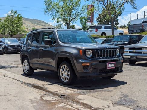 Used 2020 Jeep Renegade Sport w/ Sport Appearance Group AWD/4WD image 3