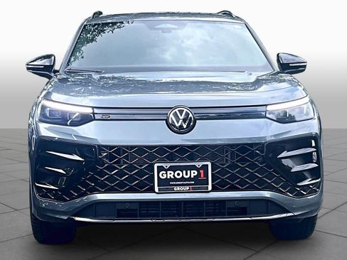 New 2026 Volkswagen Tiguan SE R-Line FWD image 3