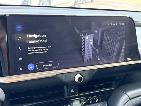 Used 2023 Toyota Crown Limited image 26