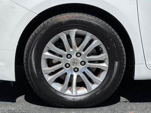 Used 2011 Toyota Sienna XLE FWD image 37