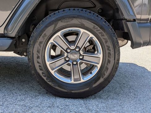 Certified 2019 Jeep Wrangler Unlimited Sahara w/ Dual Top Group AWD/4WD image 26