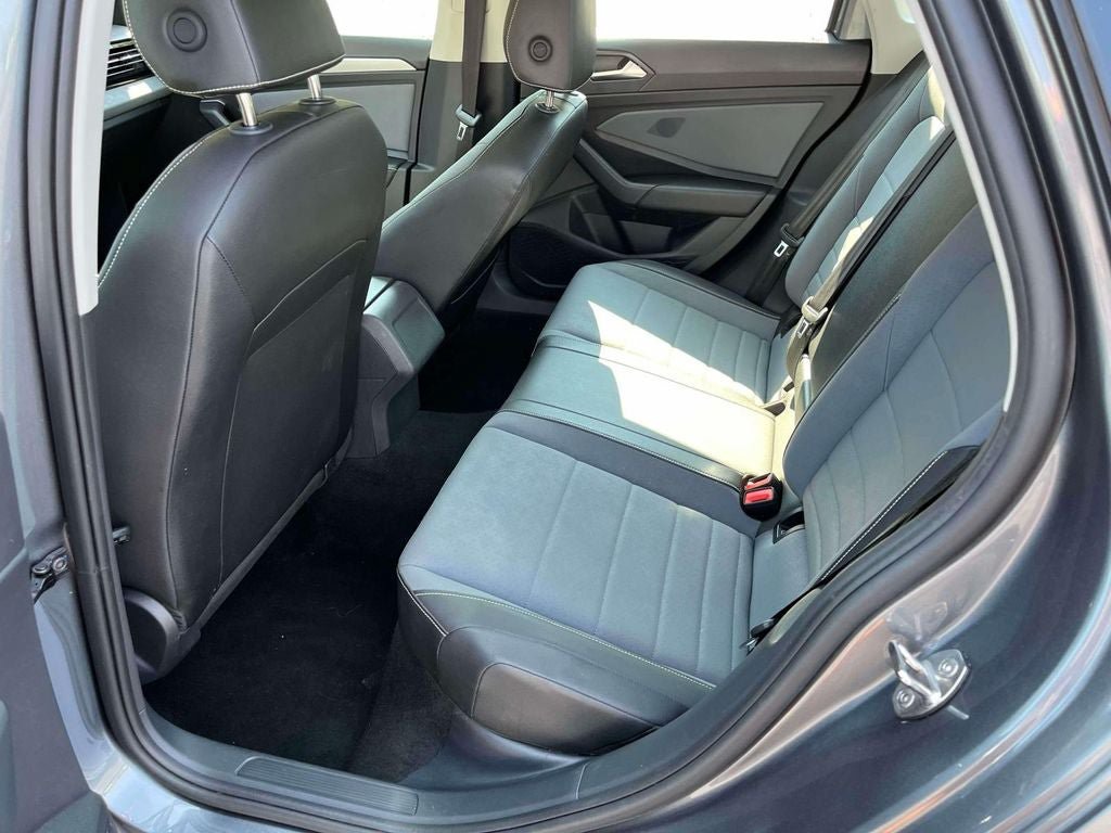 Used 2025 Volkswagen Jetta SE FWD image 16