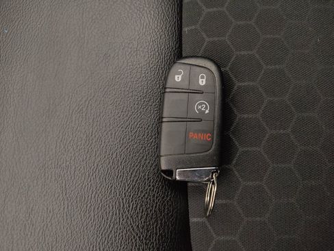 Used 2018 Jeep Compass Latitude w/ Popular Equipment Group AWD/4WD image 32